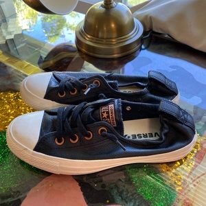 Black sneakers (converse)